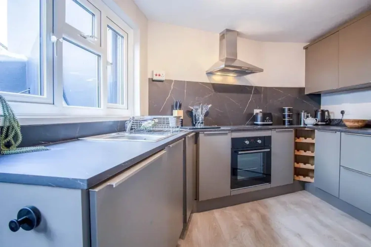 3 Bedrooms Cottage