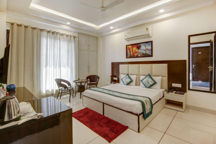 FabHotel Noida Suites Sector 20