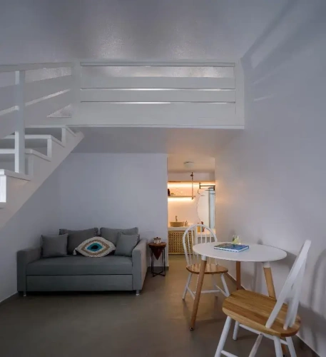 2 Bedrooms Standard Family room with balcony
