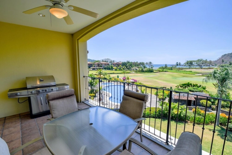 Deluxe room with partial ocean view