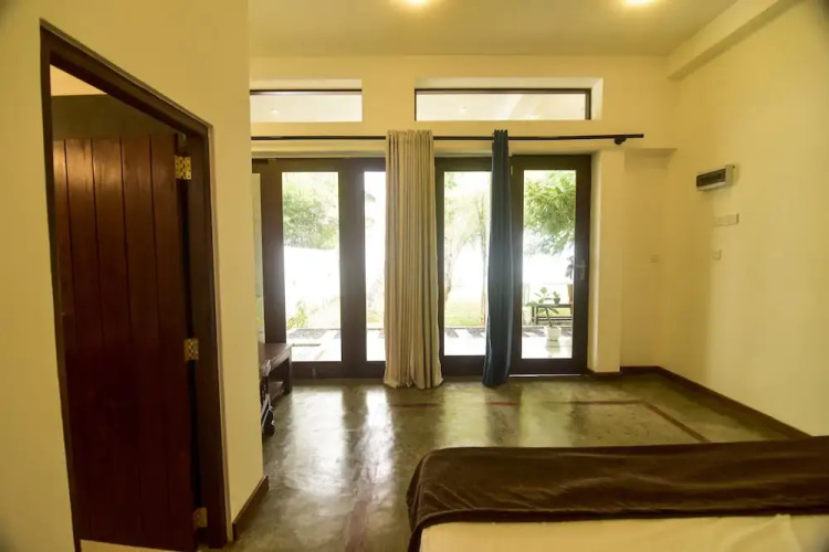 Hiru Lagoon Negombo