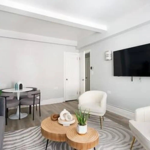 73-201 New 1BR 1bth UWS Doorman Gym