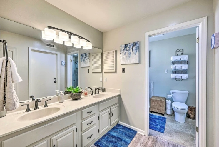 2 Bedrooms Apartment