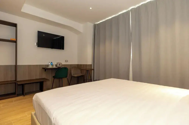 Lh HOTELS