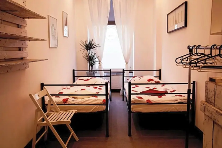 FlyFly Hostel