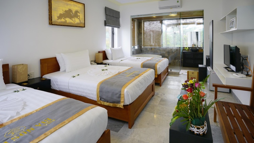 Deluxe Triple room with balcony