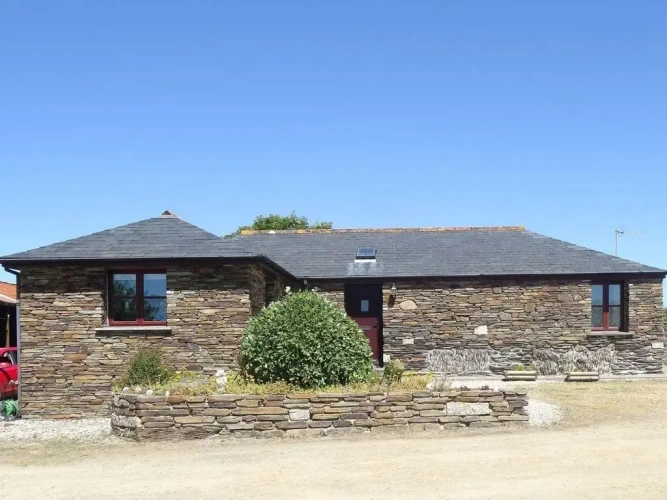 2 Bedrooms Chalet