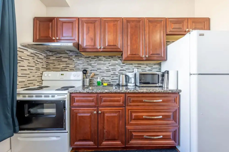 Modern 1BR Getaway Walk to Niagara Falls