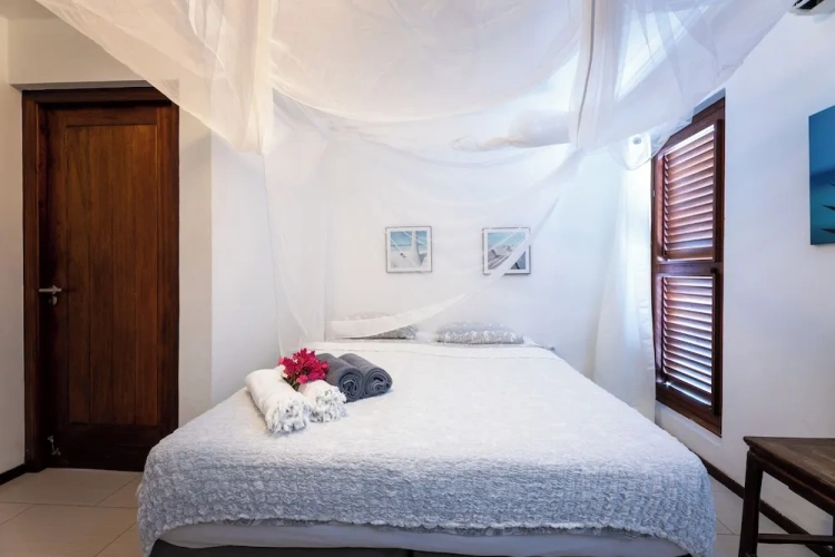 6 Bedrooms Villa