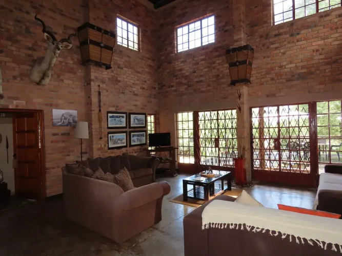 Bush and Gables Lodge