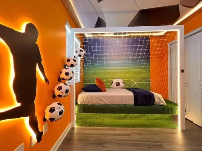 8 Bedrooms/ Champions Gate Home
