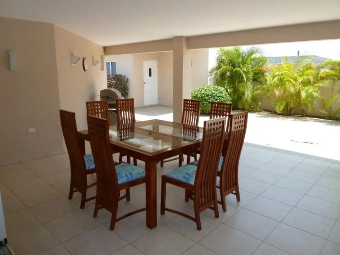 3 Bedrooms Villa