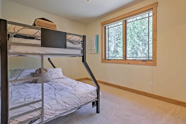 4 Bedrooms Cottage