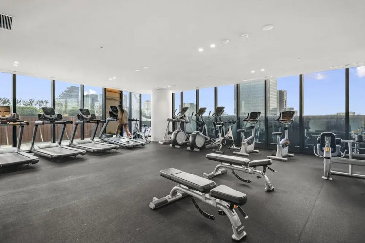 High-rise 3-bed Apartment With Premium Amenities