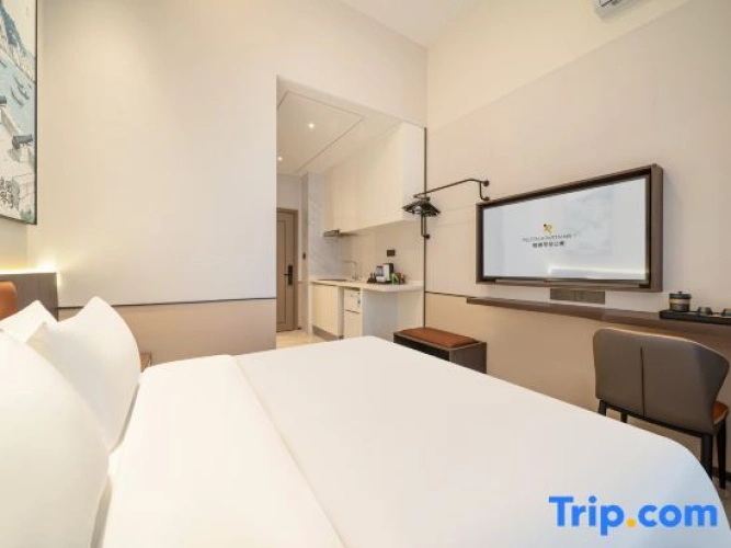 Standard Double room with city view