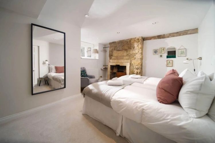 The Courtyard Apartment