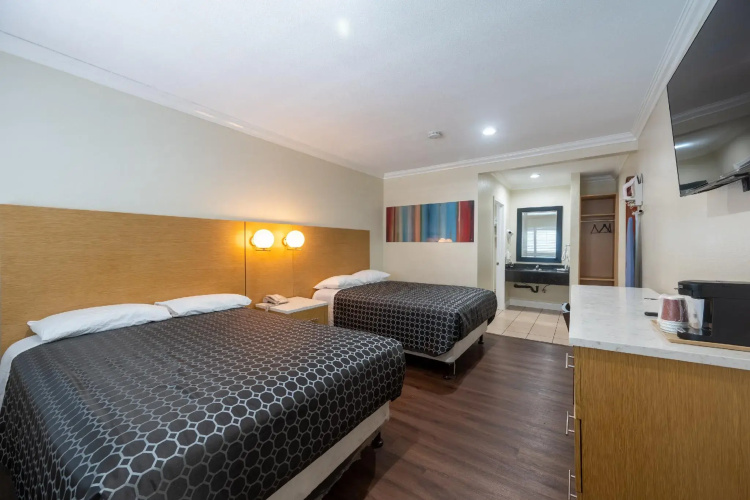 Hollywood City Inn