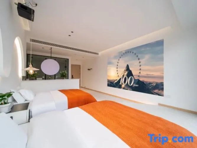 Suite with mountain view