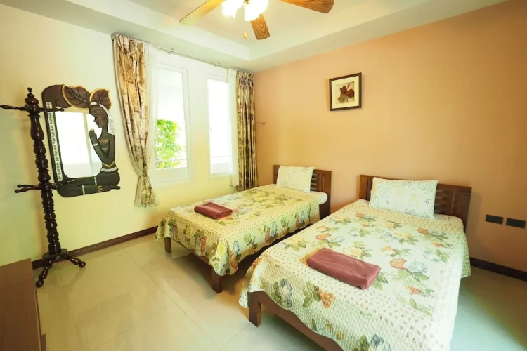 Standard Twin room with balcony