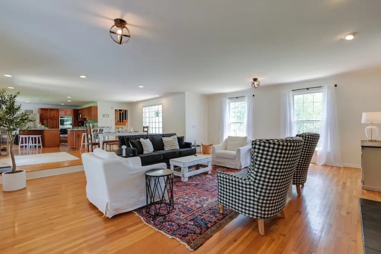 4 Bedrooms Cottage