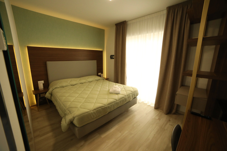 8 Room Hotel