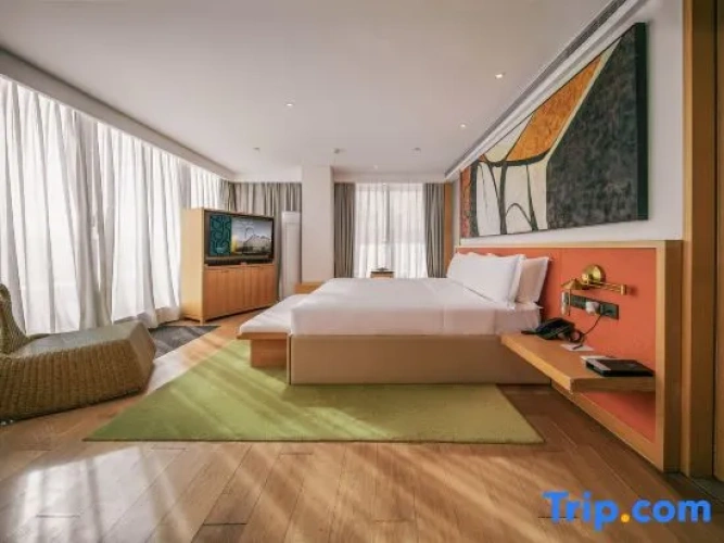 Deluxe Double Suite with park view