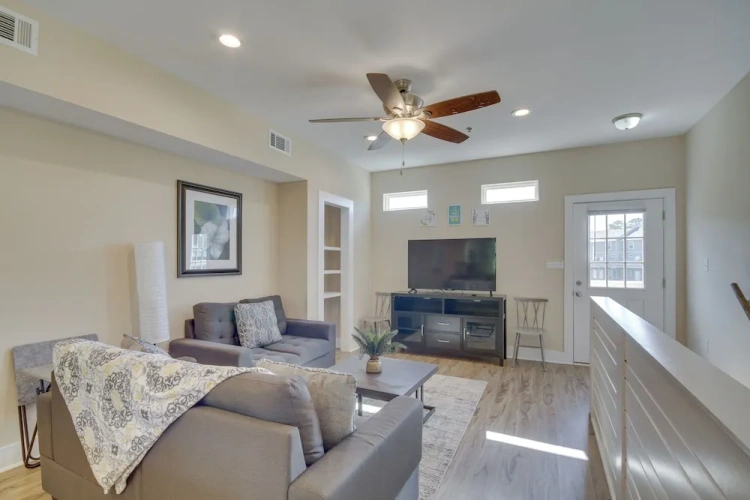 2 Bedrooms Apartment