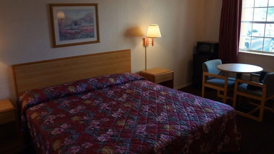 Travelers Inn