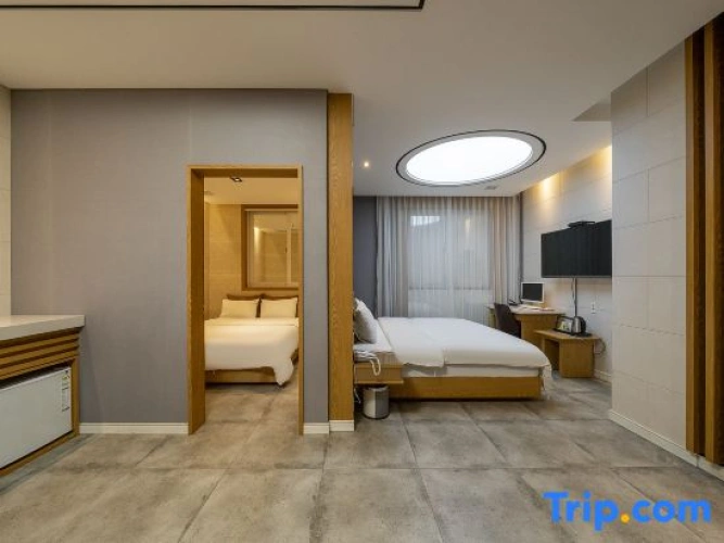 2 Bedrooms Standard Quadruple Family room