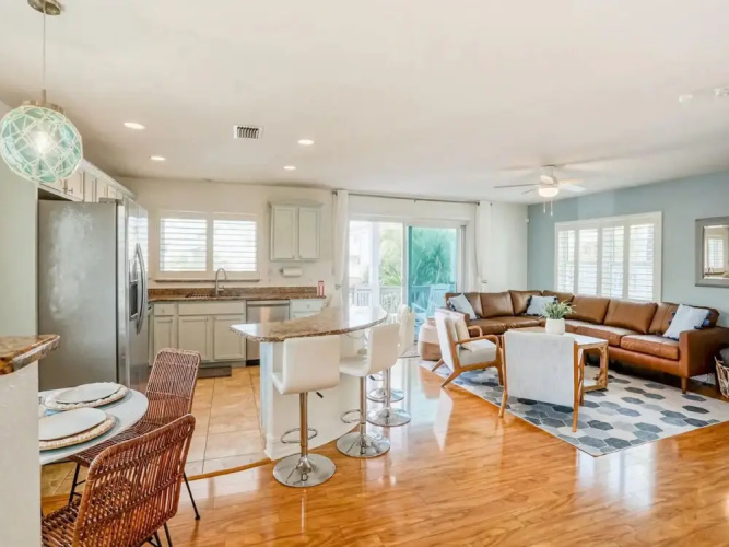 Sunshine Lane by Distinctive Beach Rentals