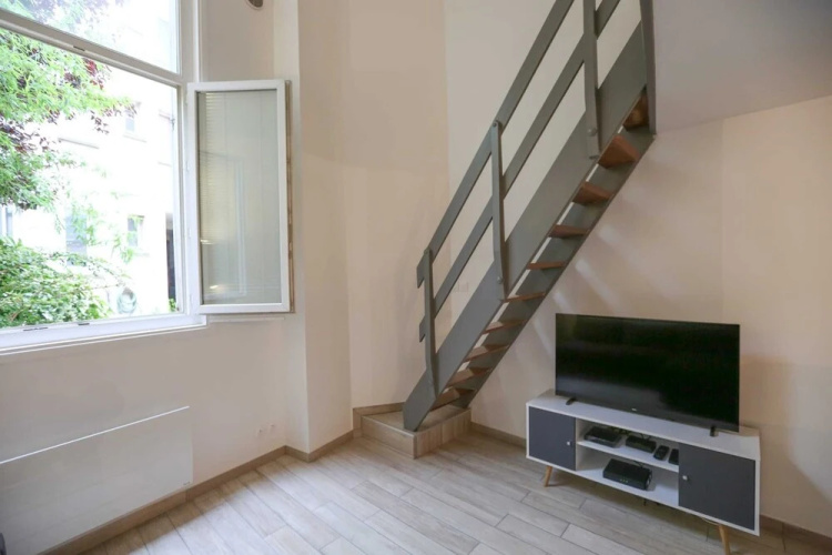 Hostnfly Apartments - Charming Luminous Studio in Vincennes