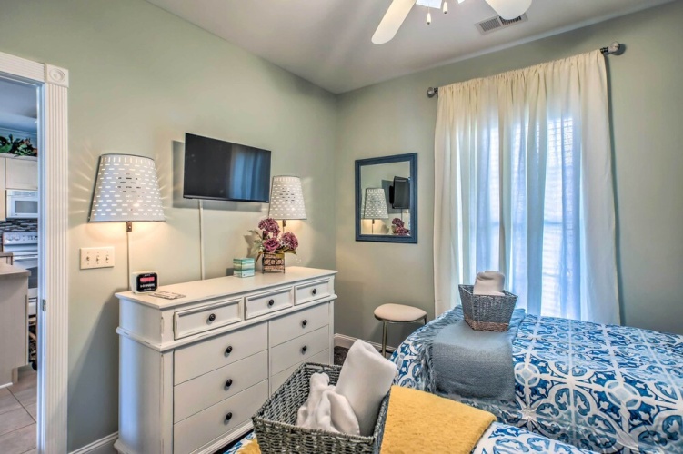 'No Rush Fore' Condo Near Beaches & Golfing!