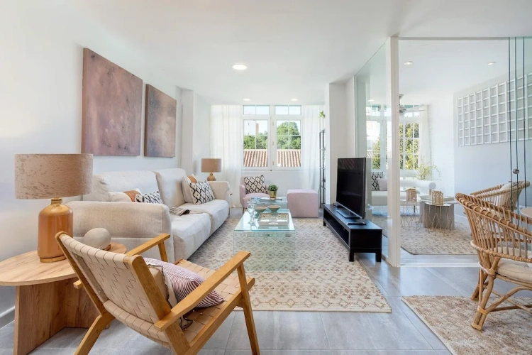 2 Bedrooms Apartment