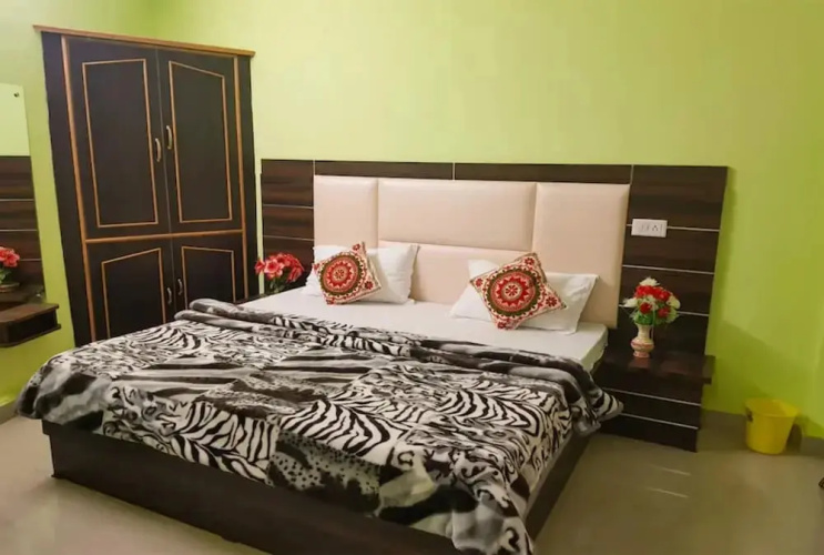 Goroomgo Veekay Regency Bengaluru