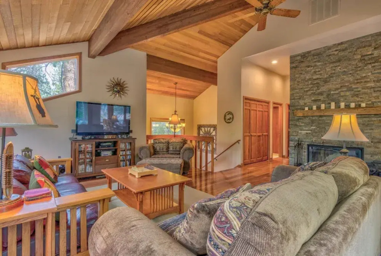 2 Tan Oak-Hot Tub-3BR/2BA