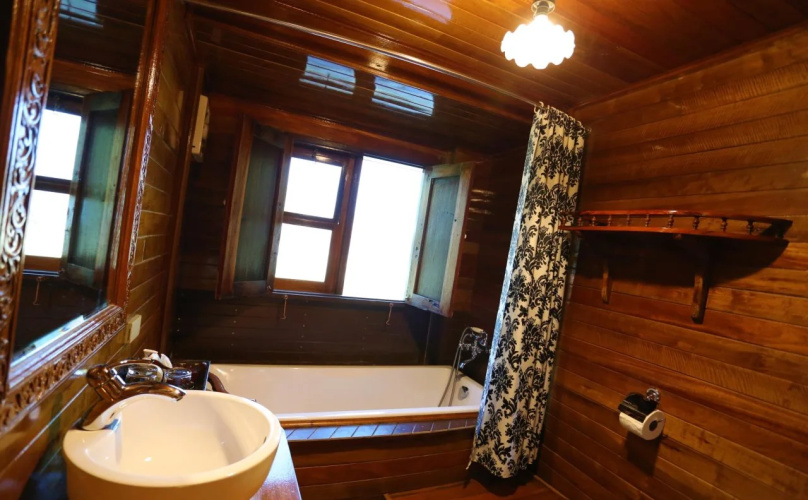 Kaengkrachan Boathouse Paradise Resort