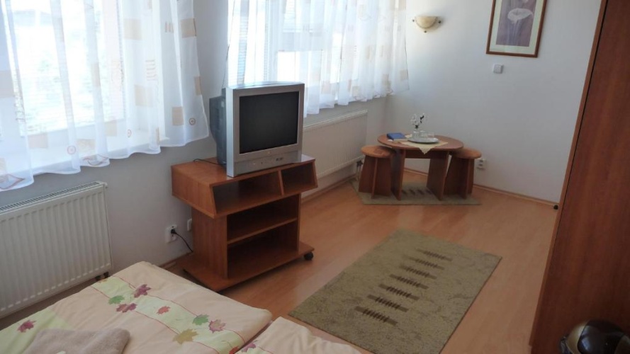 Standard Quintuple Family room