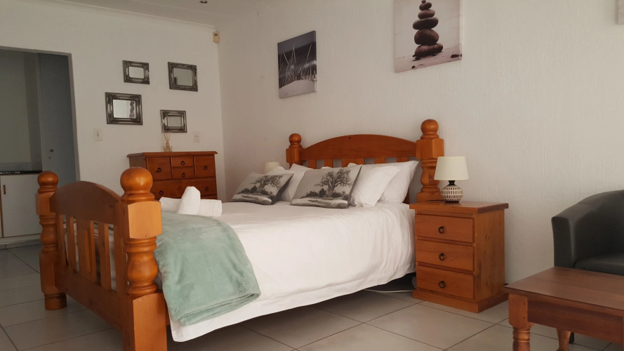 8 Ibis Lane Guest House