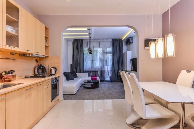 FM Deluxe 1-BDR Apartment - Extravaganzzo