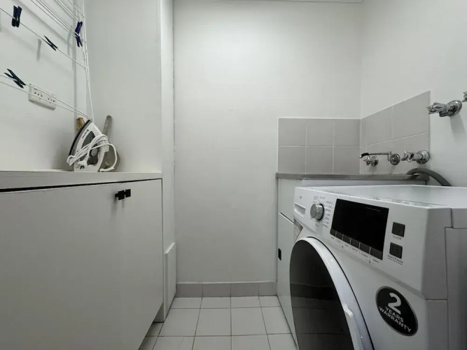 Central 1-bed Adelaide Apartment With Balcony