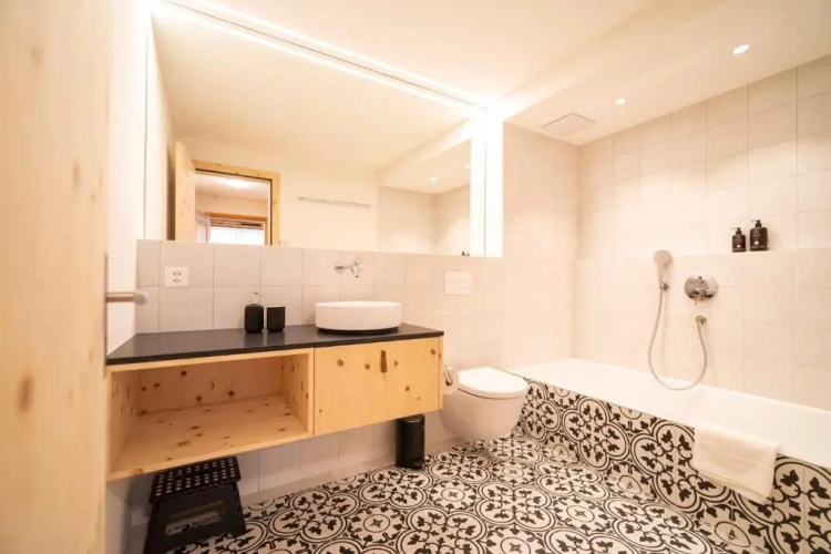 3 Bedrooms Apartment