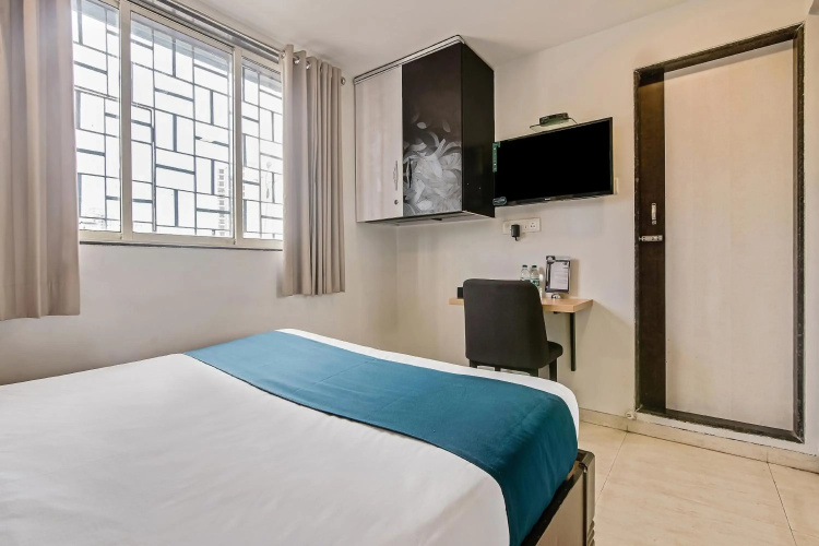 OYO SilverKey 76611 Nirsukh Palace