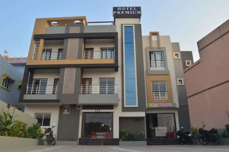 OYO Premium Limda Chowk