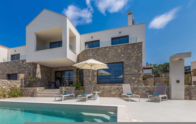 Villa Verena With Heated Pool