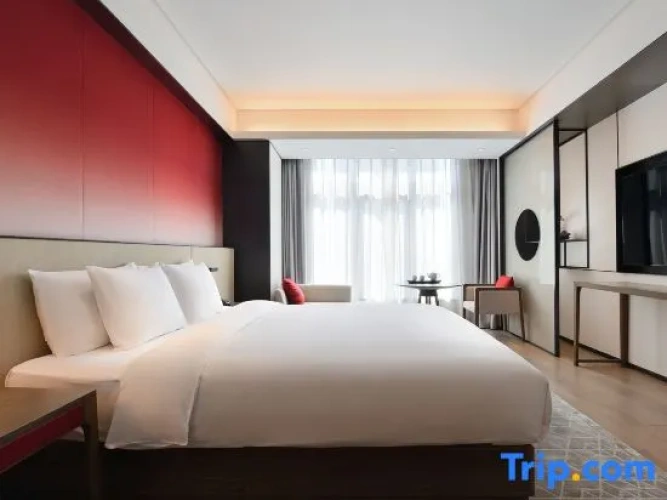 1 Bedroom Deluxe Double room with city view
