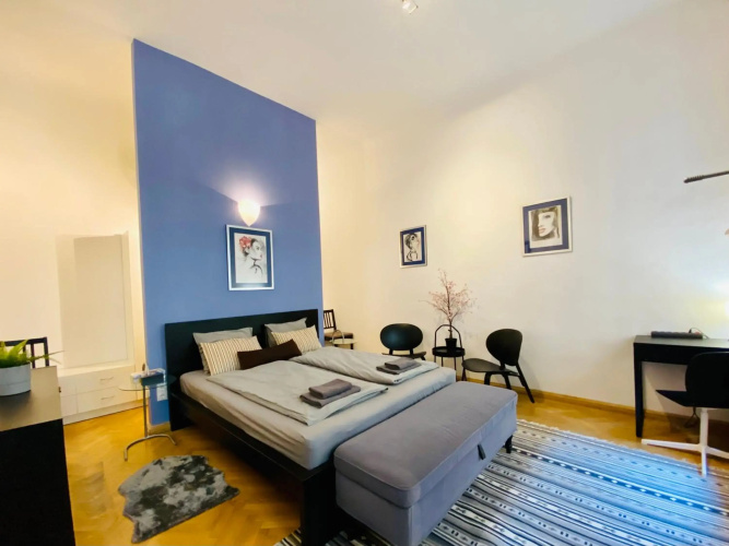 Deco House - Huge central two bedroom