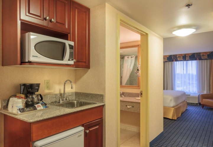Holiday Inn Express & Suites Belleville photo 34