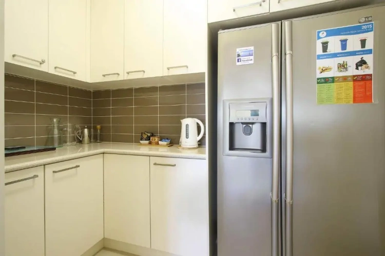 5 Bedrooms Apartment