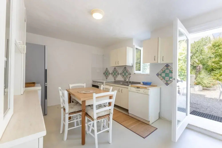 Belvedere - Seafront Apartment - 3 Places
