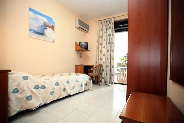 Cristal Hotel Bari